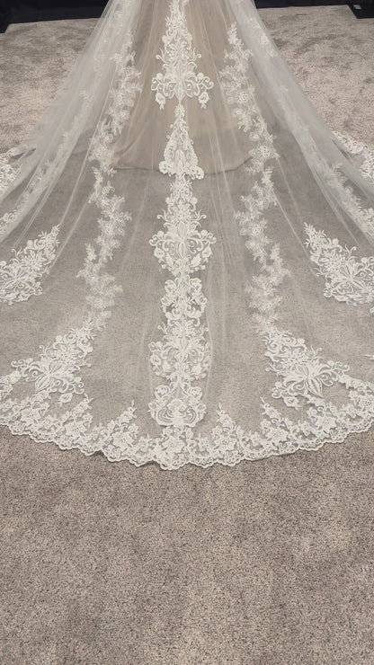 Evelyn Bridal Catalina Size 6