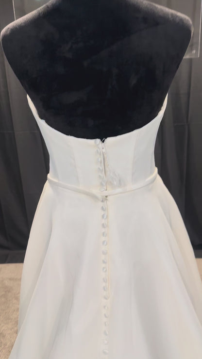 Enchanting by Mon Cheri 220101 Size 8