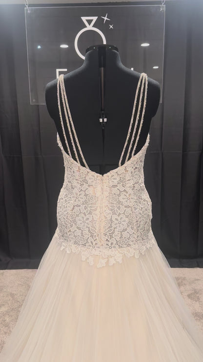 Evelyn Bridal Faye Size 16