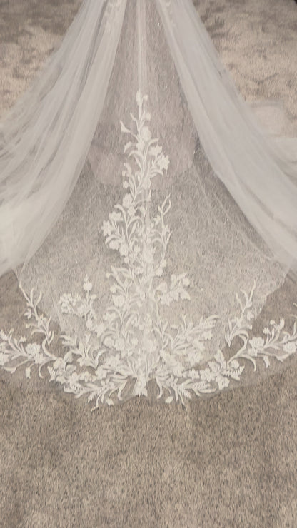 Evelyn Bridal Emilia Size 6